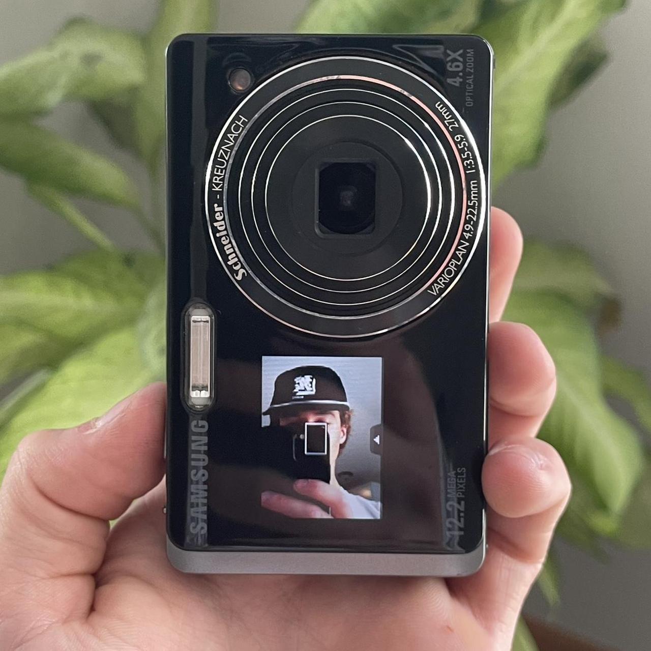 Samsung TL220 | dual screen 12.2 megapixel digital camera