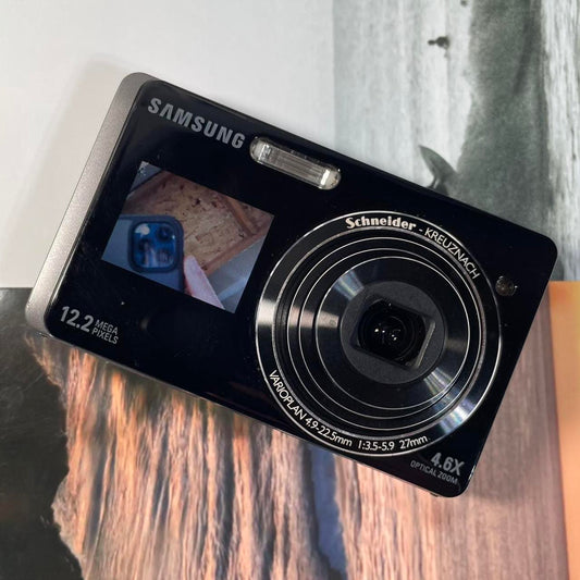 Samsung TL220 | dual screen 12.2 megapixel digital camera