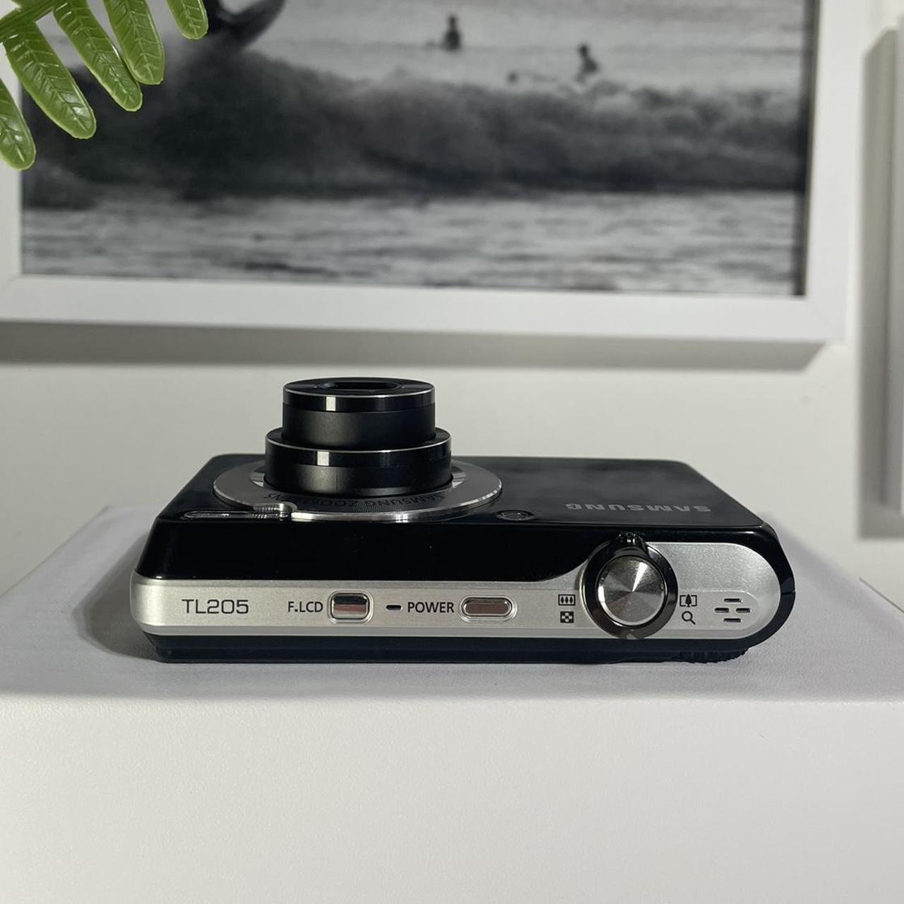 Samsung TL205 | 12.2 megapixel dual screen digital camera