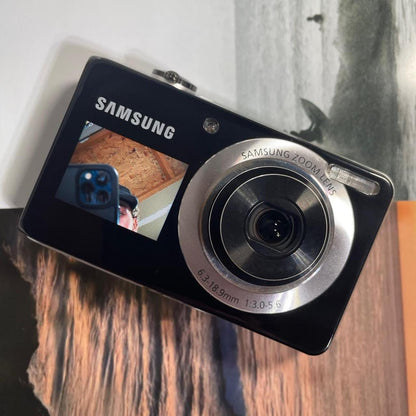 Samsung TL205 | 12.2 megapixel dual screen digital camera
