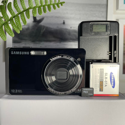 Samsung TL220 | dual screen 12.2 megapixel digital camera