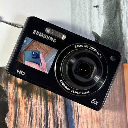 Samsung DV100 | dual screen 16.1 megapixel digital camera