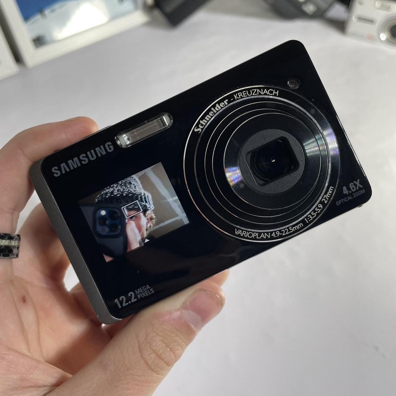 Samsung TL220 | dual screen 12.2 megapixel digital camera