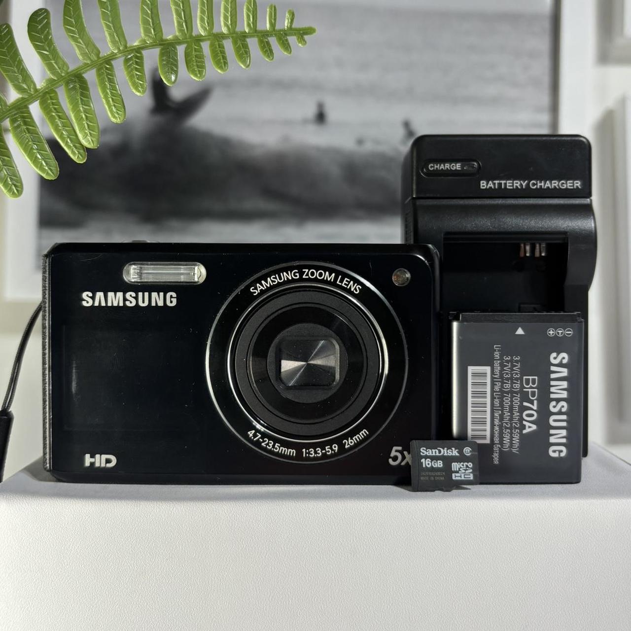 Samsung DV100 | dual screen 16.1 megapixel digital camera