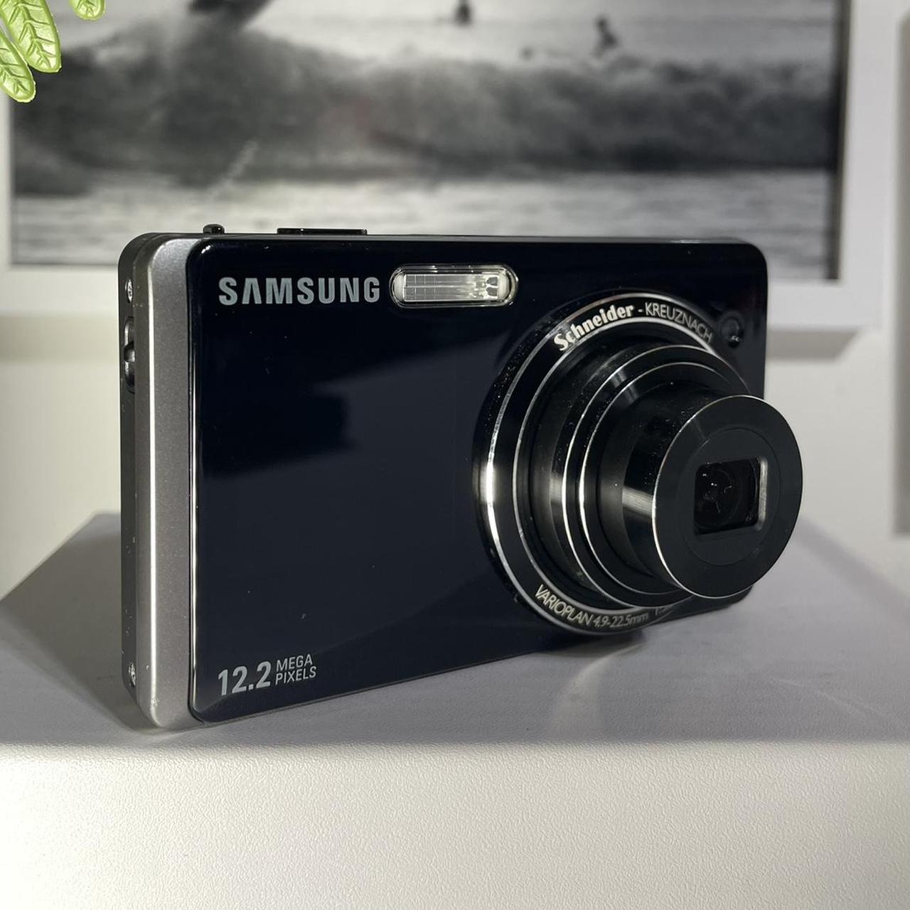 Samsung TL220 | dual screen 12.2 megapixel digital camera