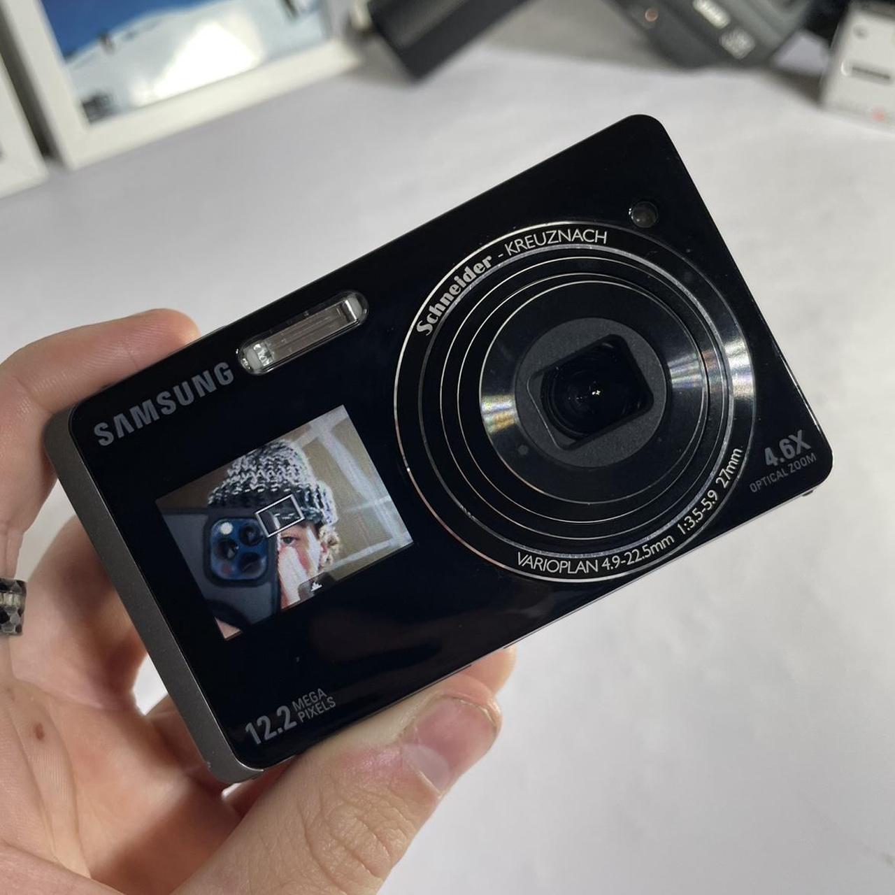 Samsung TL220 | dual screen 12.2 megapixel digital camera