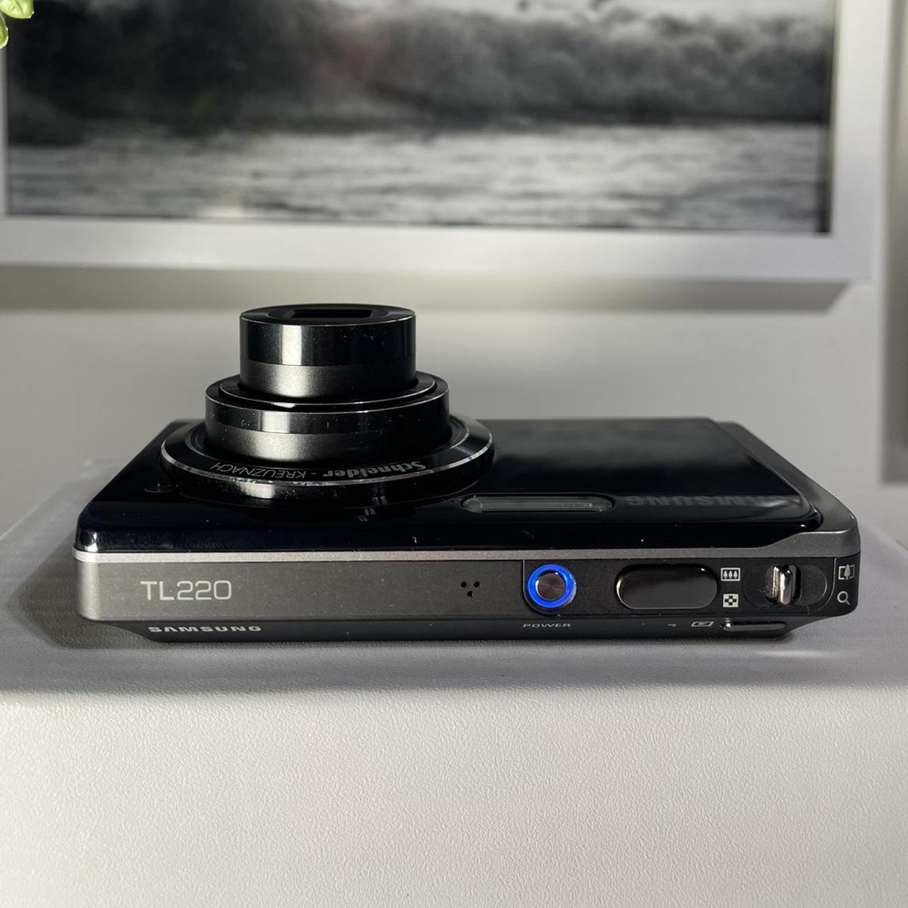 Samsung TL220 | dual screen 12.2 megapixel digital camera