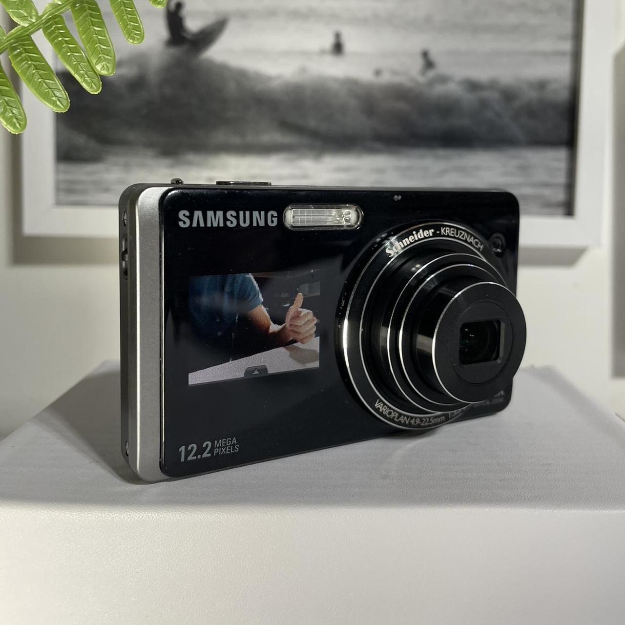 Samsung TL220 | dual screen 12.2 megapixel digital camera