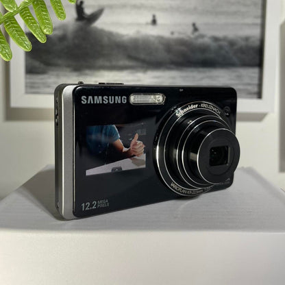 Samsung TL220 | dual screen 12.2 megapixel digital camera
