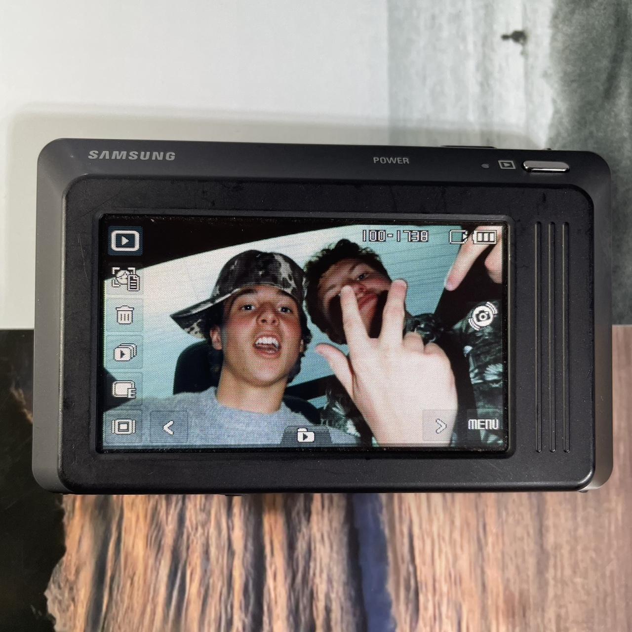 Samsung TL220 | dual screen 12.2 megapixel digital camera