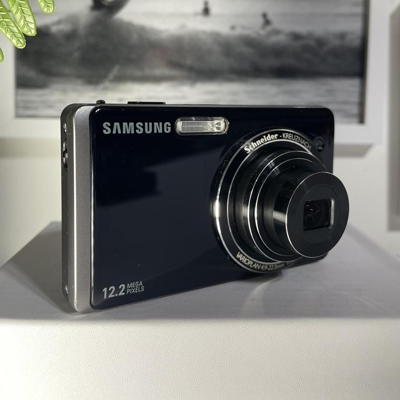 Samsung TL220 | dual screen 12.2 megapixel digital camera