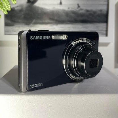 Samsung TL220 | dual screen 12.2 megapixel digital camera