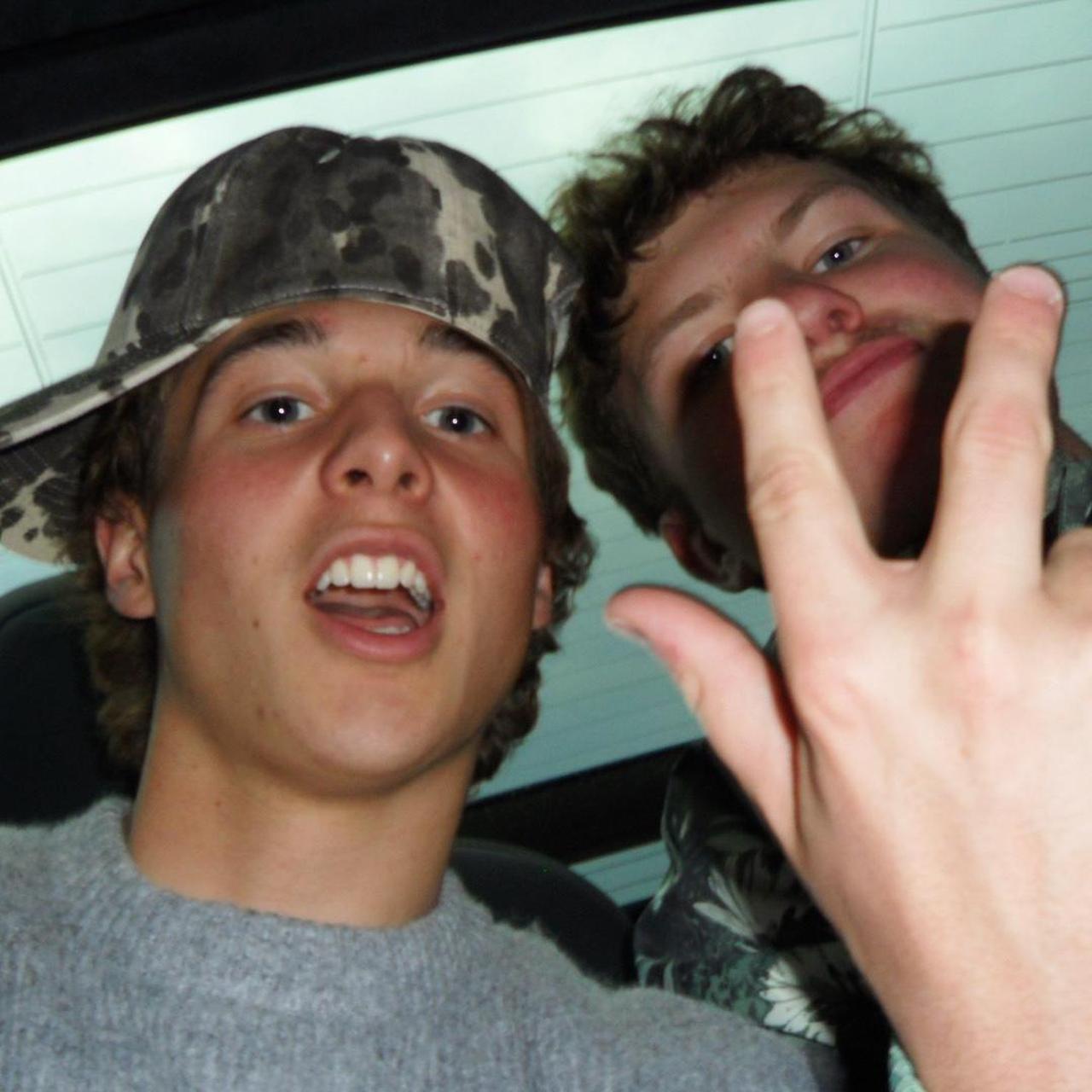 Samsung TL220 | dual screen 12.2 megapixel digital camera