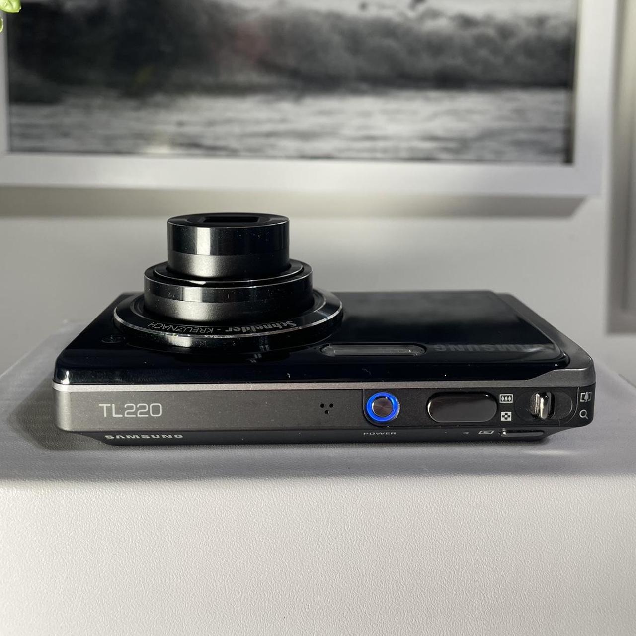 Samsung TL220 | dual screen 12.2 megapixel digital camera